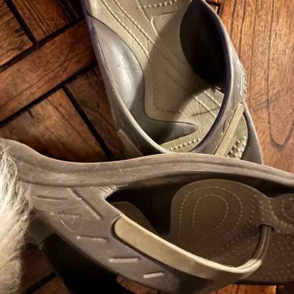 CROCS Brown and Black Flip-Flops - Picture 4 of 4